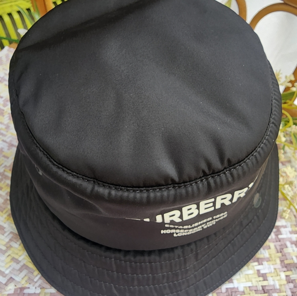 Authentic Burberry Black Bucket Hat with Logo M Size - Picture 8 of 14